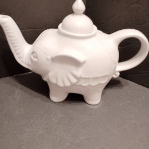 Elegant, amusing Elephant Tea Pot. Fun and functional.